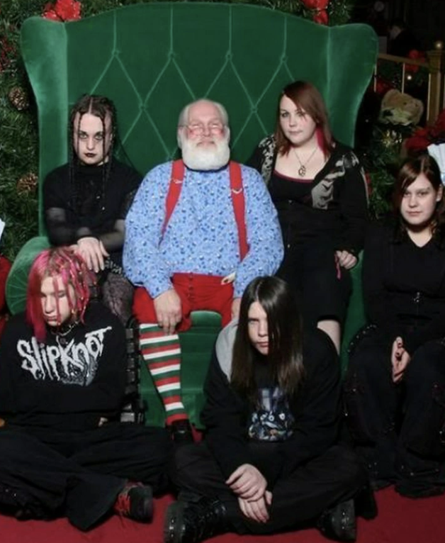 metalheads with santa - Slipkno
